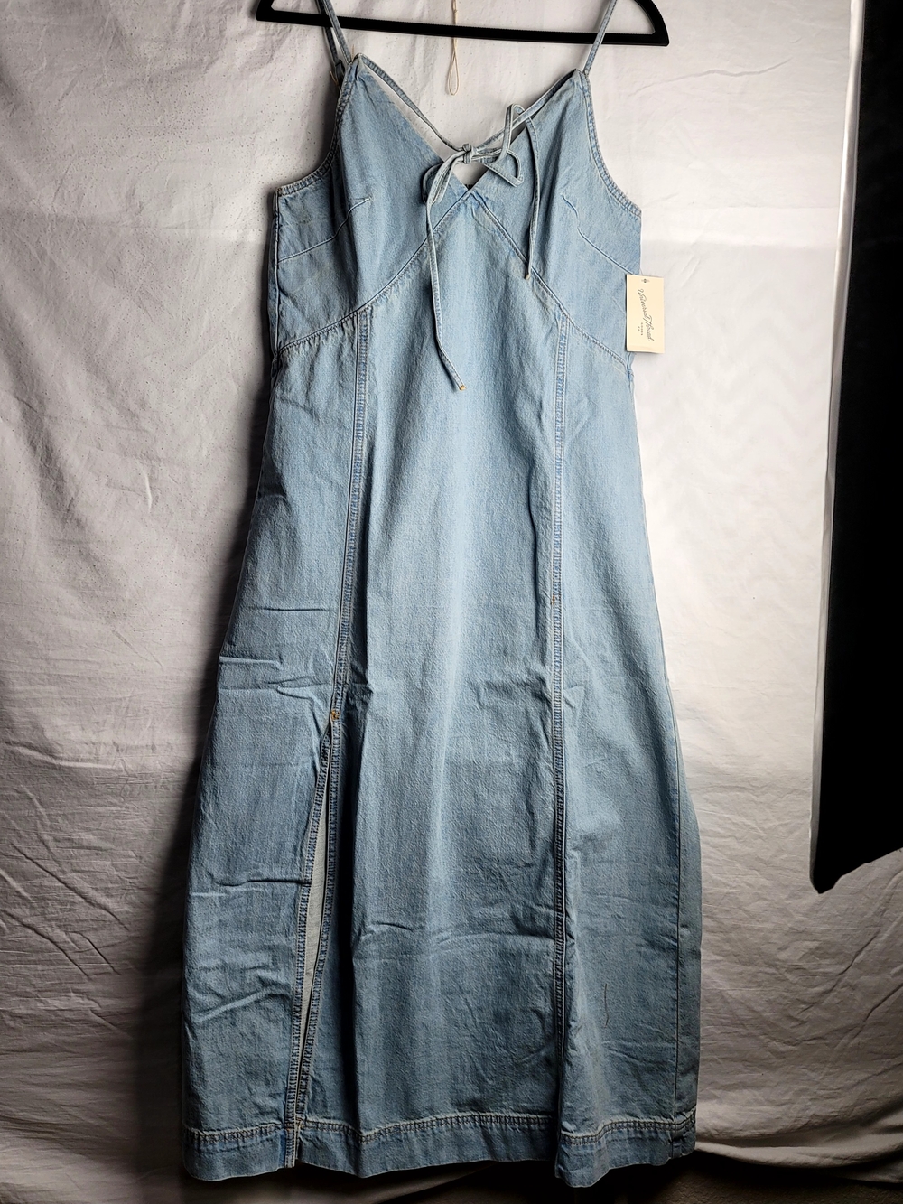 Universal Thread NWT Light Wash Denim Tie Front Midi Dress Size Medium